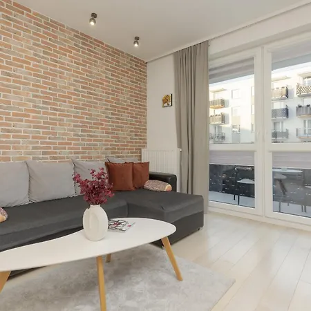 Appartamento Subtle Colors In With Furnished Balcony By Renters