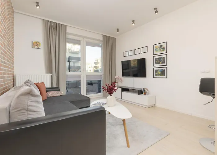 Subtle Colors In With Furnished Balcony By Renters Apartamento Varsóvia