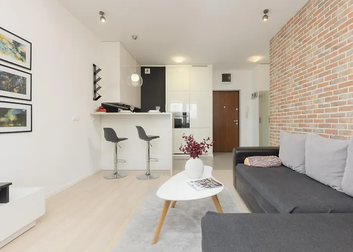 Subtle Colors In With Furnished Balcony By Renters * Varsóvia