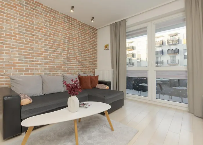 Apartman Subtle Colors In With Furnished Balcony By Renters