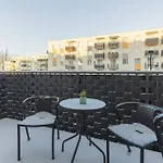 Subtle Colors In With Furnished Balcony By Renters Lejlighed *