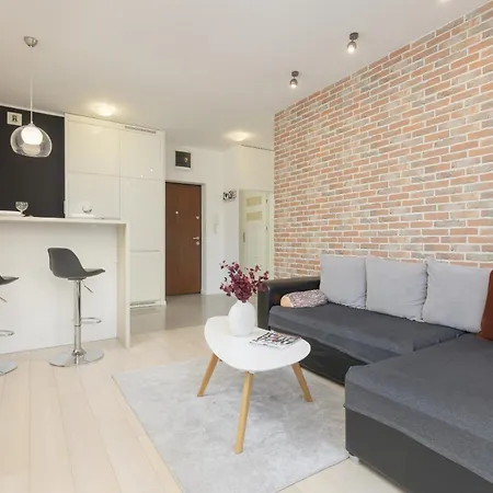 Lejlighed Subtle Colors In With Furnished Balcony By Renters *